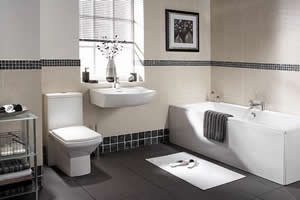 bathroom with horizontal window blind